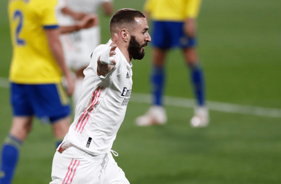 Karim Benzema celebra un gol en un Cádiz Club de Fútbol - Real Madrid Club de Fútbol. Foto: Real Madrid Club de Fútbol.