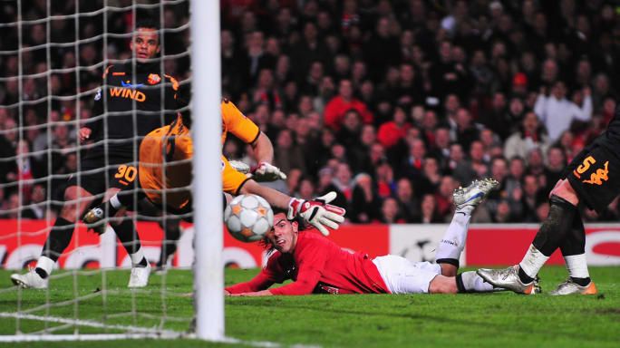 Manchester United-Roma: UEFA Champions League, cuartos, vuelta: Carlos Tevez anotó en la última vez que ingleses e italianos se vieron las caras. Fuente: UEFA