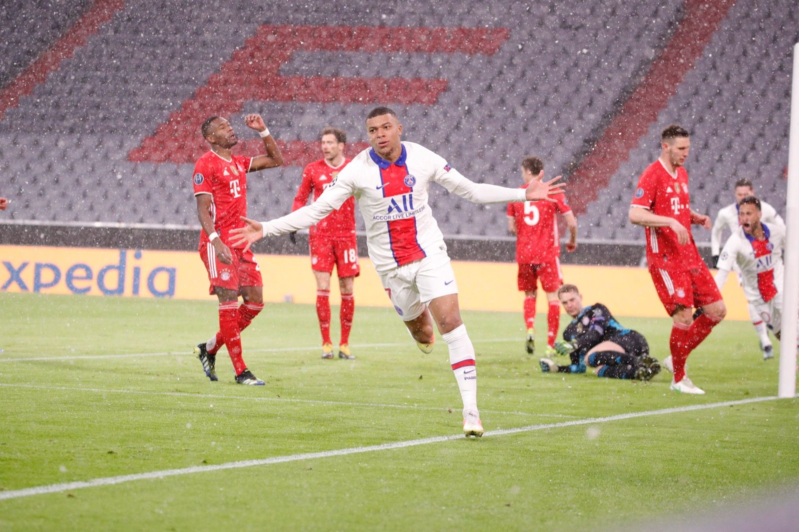 Mbappe celebra el primer gol del encuentro. Foto: @PSG_espanol