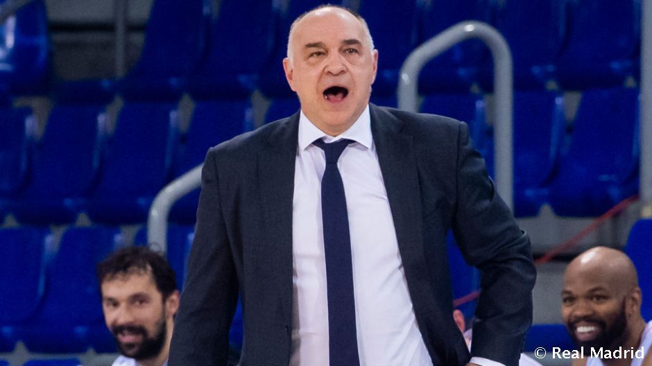 Pablo Laso da instrucciones en un partido como entrenador del Real Madrid. Foto: Real Madrid.
