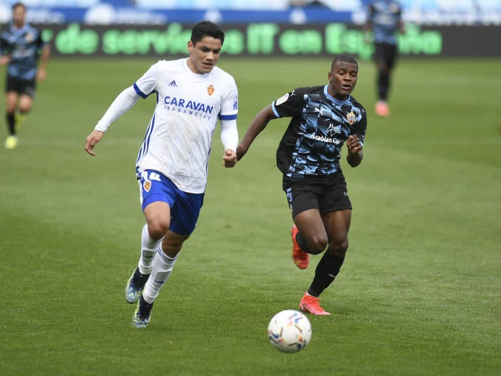 'Toro' Fernández y Akieme en un partido