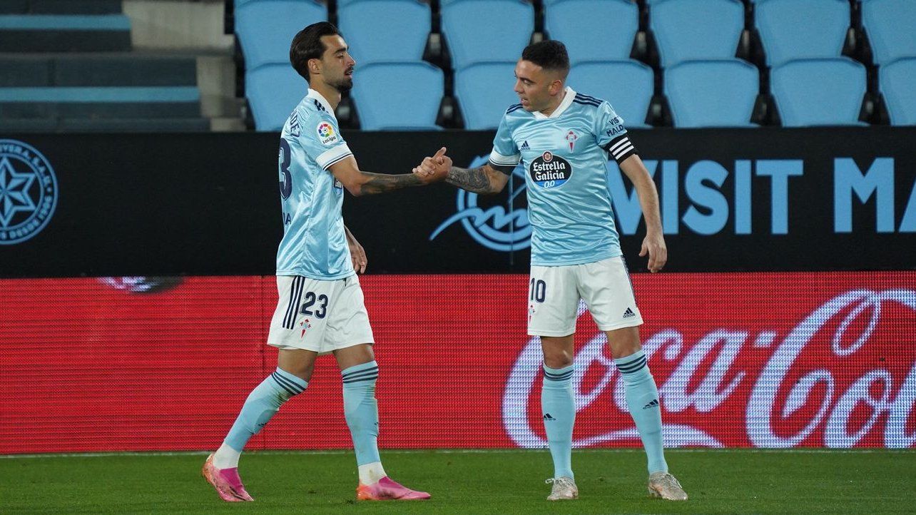 Iago Aspas celebra con Brais un gol