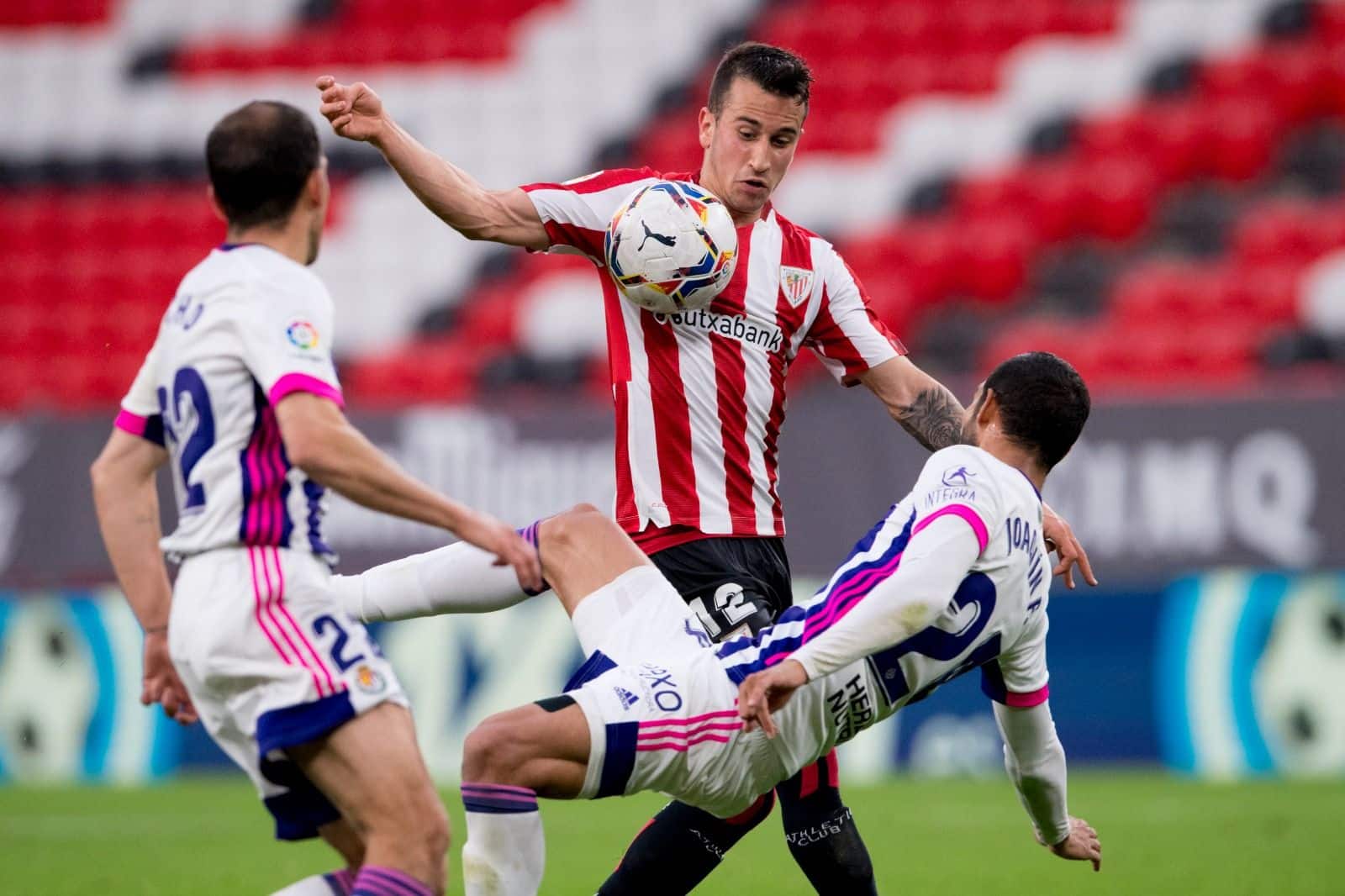 Álex Berenguer en un Athletic-Valladolid ante Joaquín y Nacho