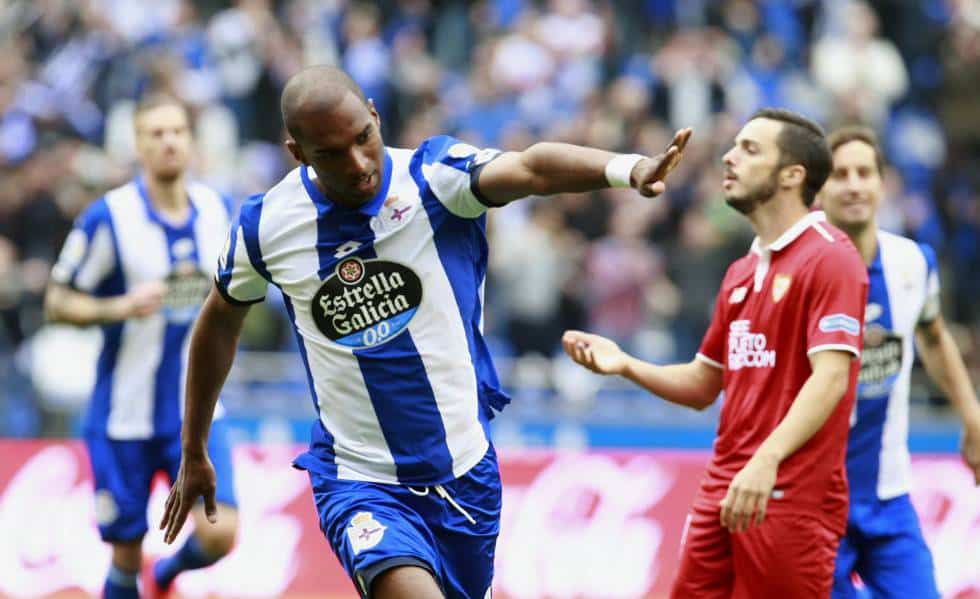 Ryan Babel celebrando uno de los cinco goles que logró en el Dépor