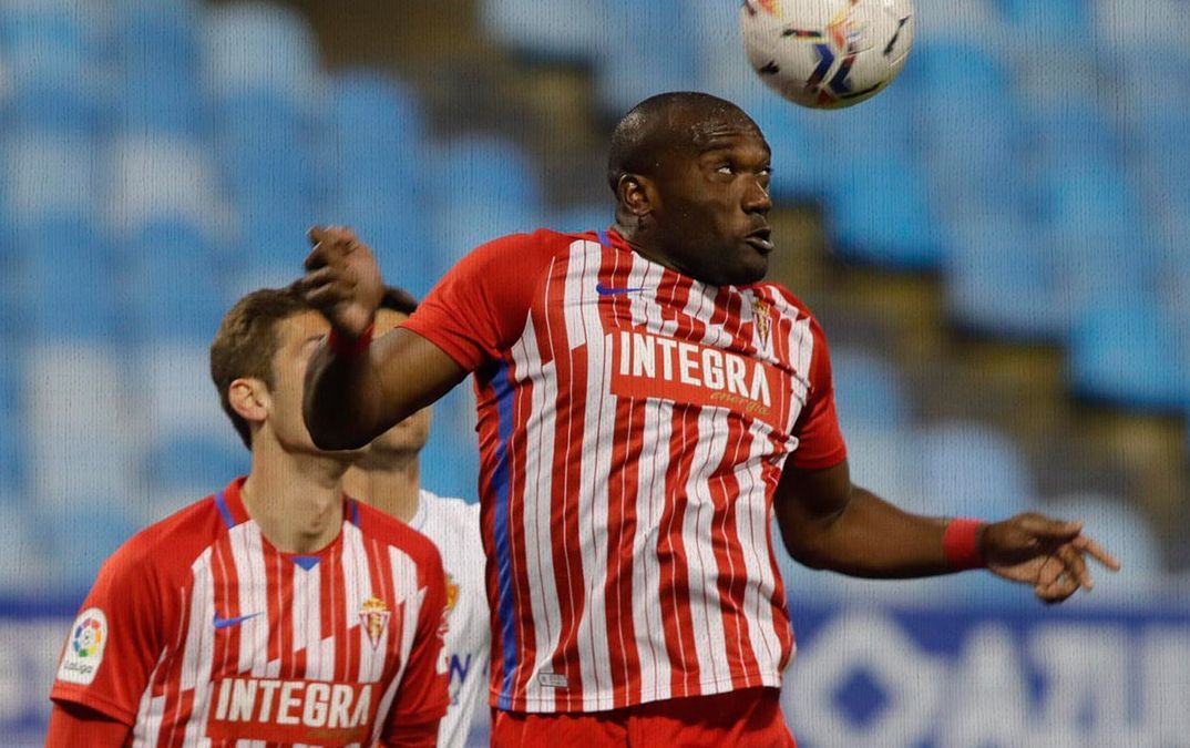 Babin despeja un balón