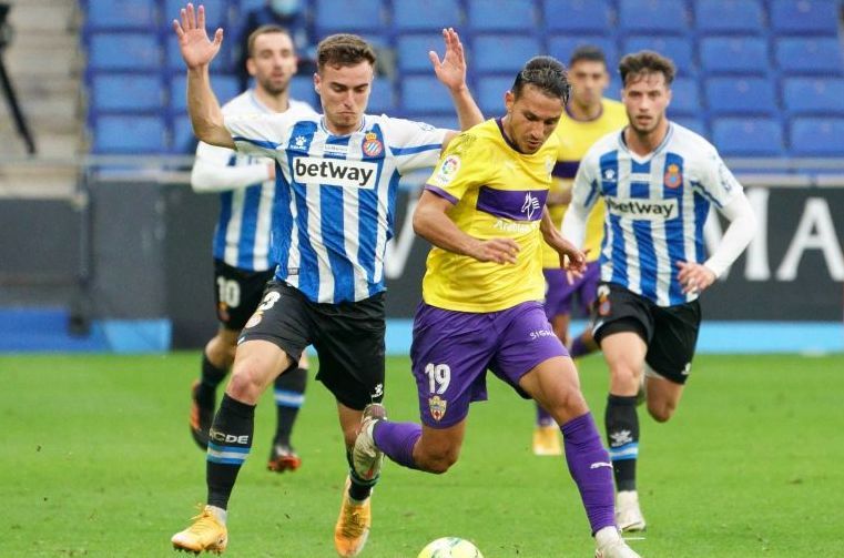 Joao Carvalho intenta avanzar en el Espanyol-Almería de la jornada 19
