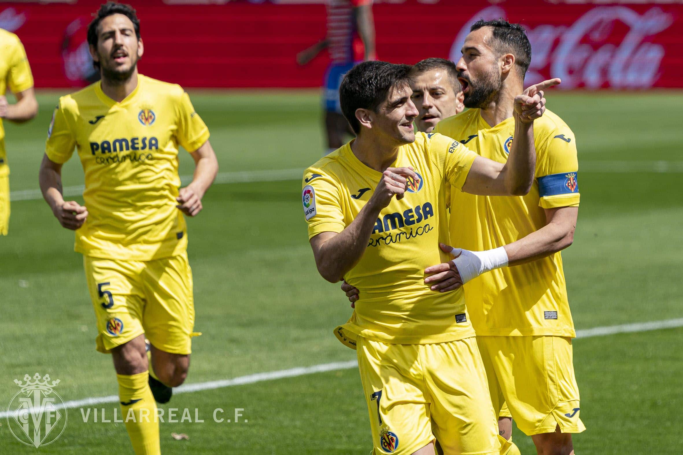 Gerard Moreno celebra uno de los goles en Los Cármenes
