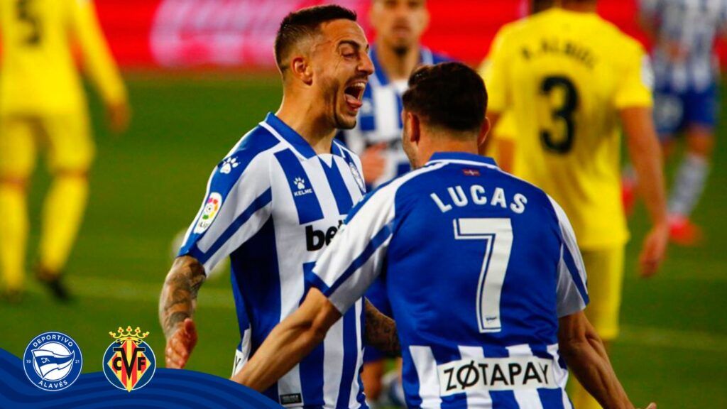 Joselu celebra un gol con Lucas Pérez