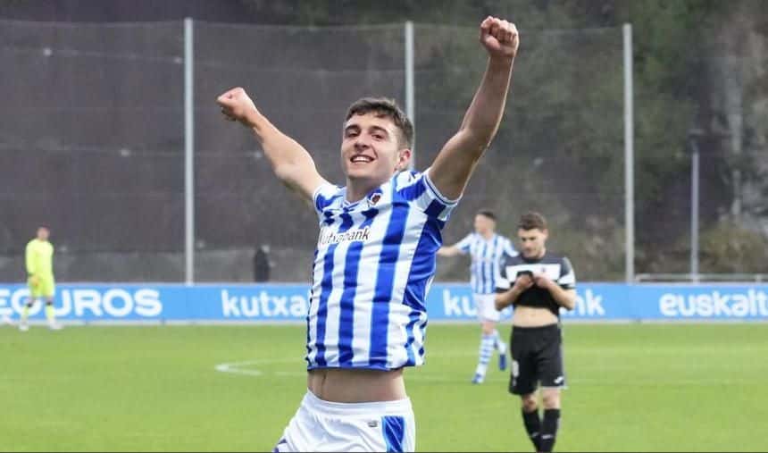 Jon Karrikaburu celebra su gol al Tudelano