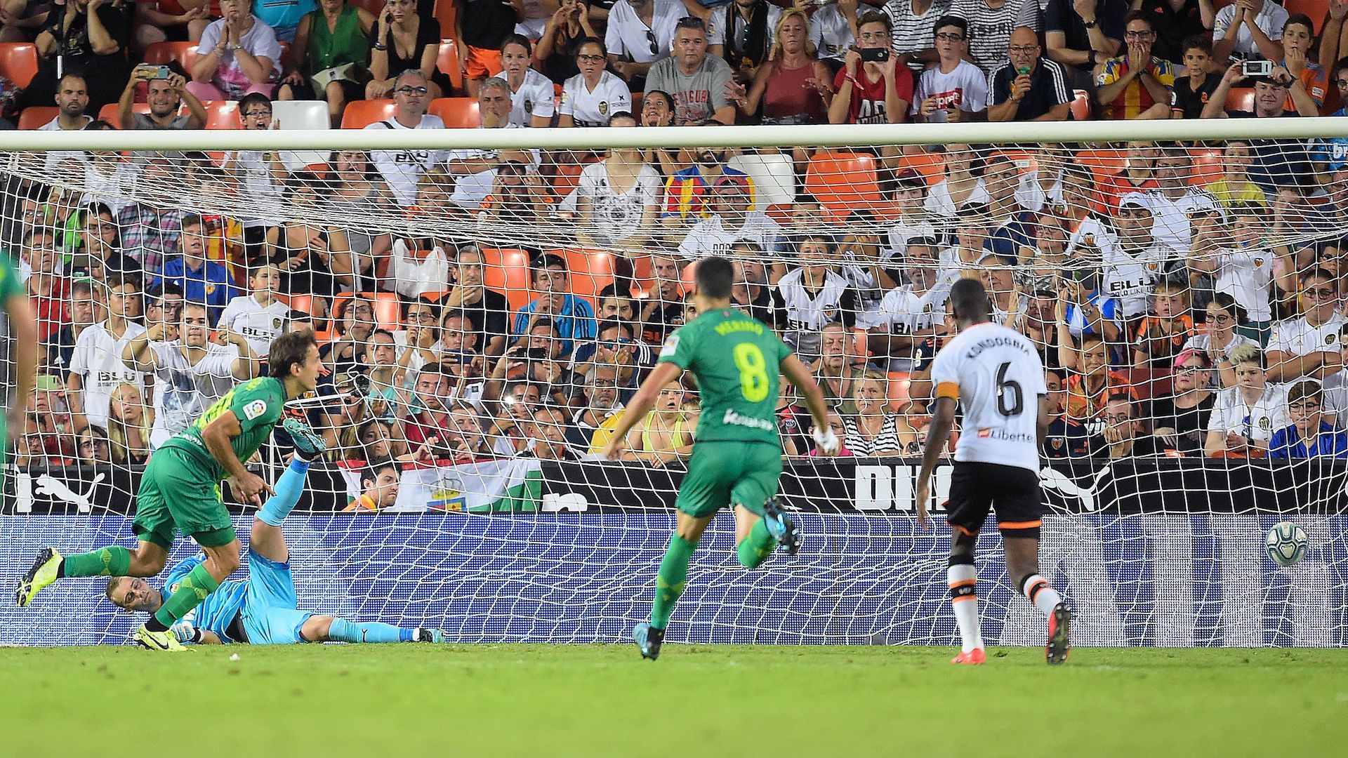 Real Sociedad's Spanish midfielder Mikel Oiarzabal (L) celebrates after scoring a penalty during the Spanish League football match between Valencia and Real Sociedad at the Mestalla Stadium in Valencia on August 17, 2019. (Photo by JOSE JORDAN / AFP)        (Photo credit should read JOSE JORDAN/AFP/Getty Images)