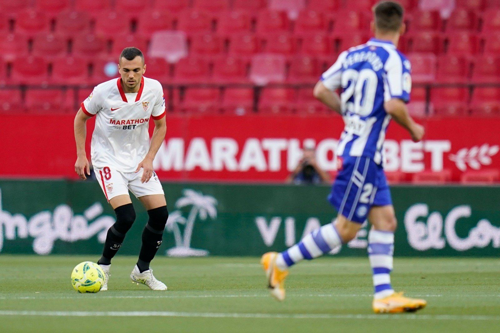 Joan Jordán y Pere Pons en el encuentro de hoy. / Imagen vía @SevillaFC