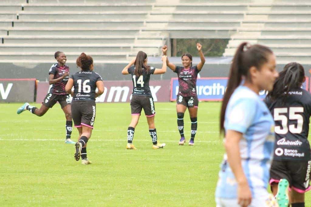 Dragonas IDV 5-1 Quito FC