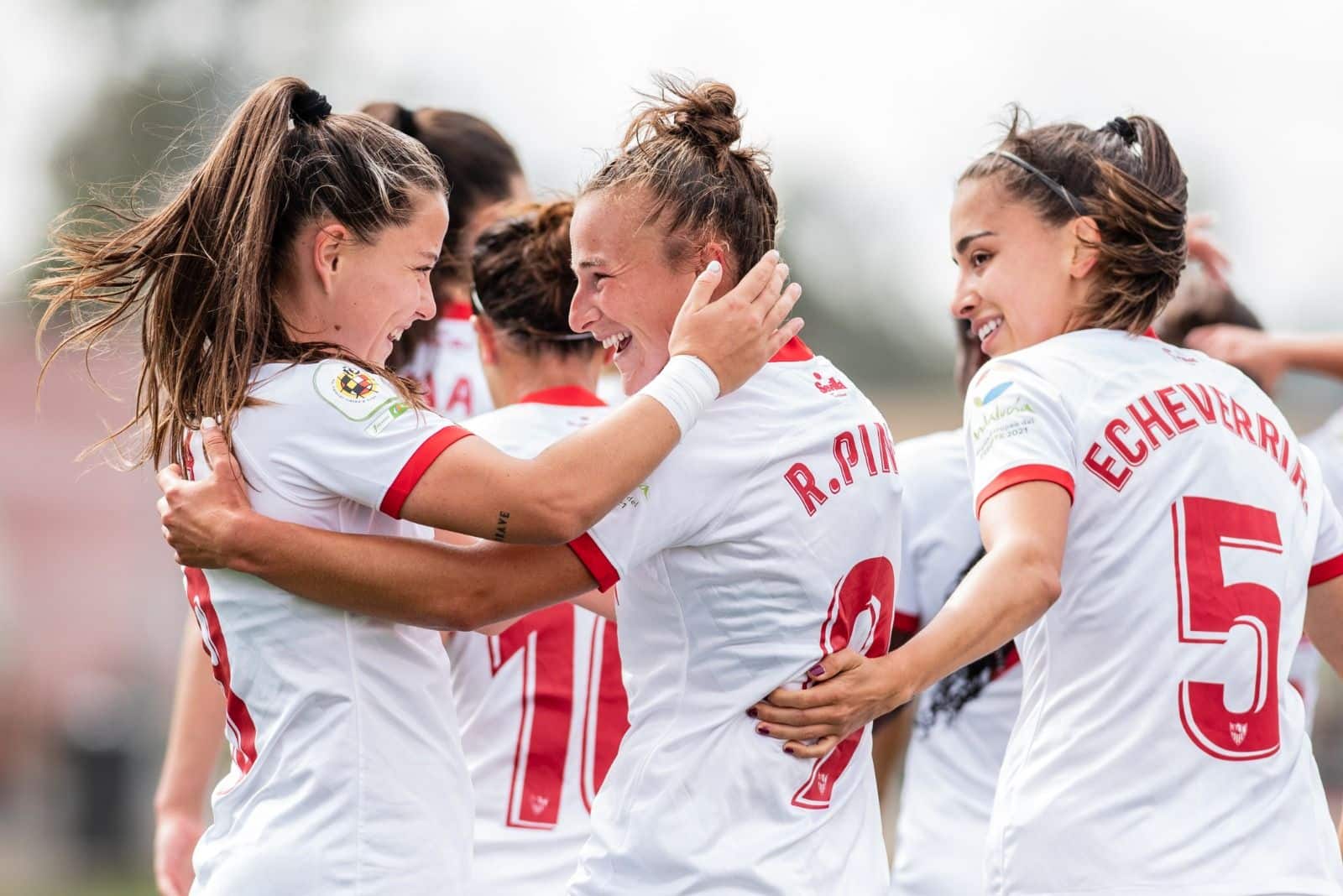 Las jugadoras sevillistas celebrando uno de los tantos. Fuente: @SevillaFC_Fem
