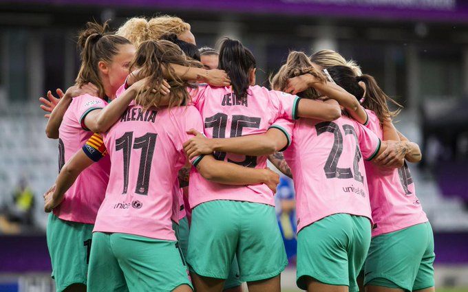 Las jugadoras culés celebrando uno de los tantos. Fuente: @FCBFemeni