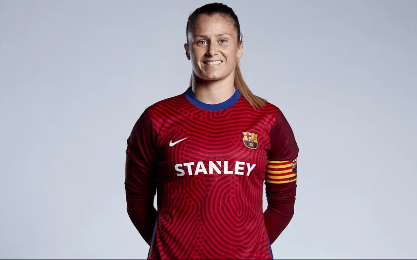 Foto via FCB (https://www.fcbarcelona.es/es/futbol/femenino-a/jugadores/711850/sandra-panos)