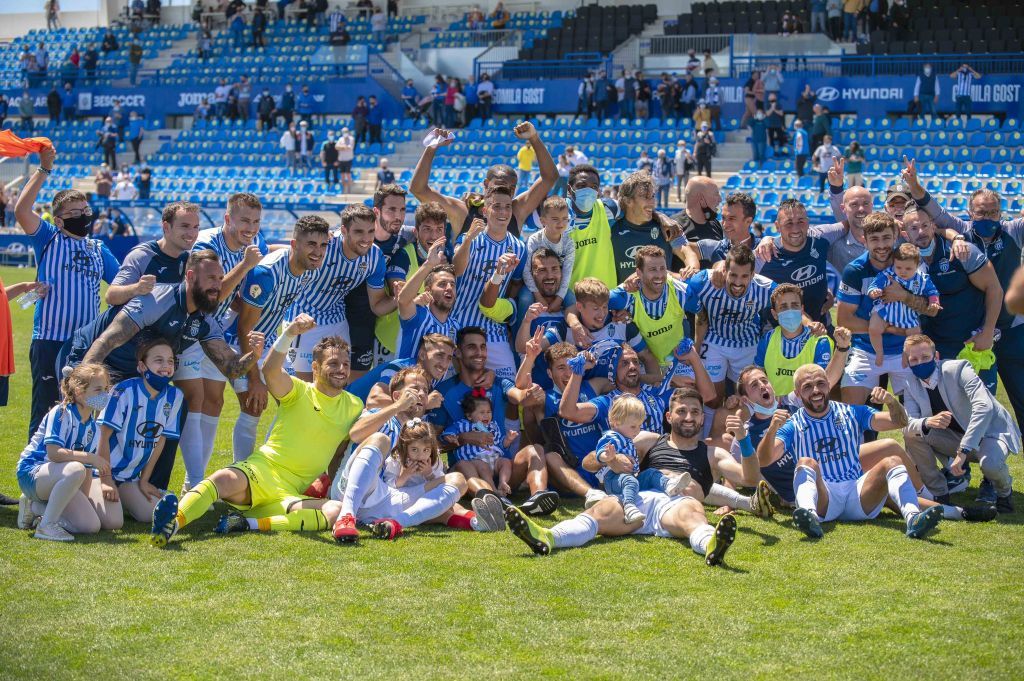 Atlético Baleares celebrando el entrar a la Primera RFEF