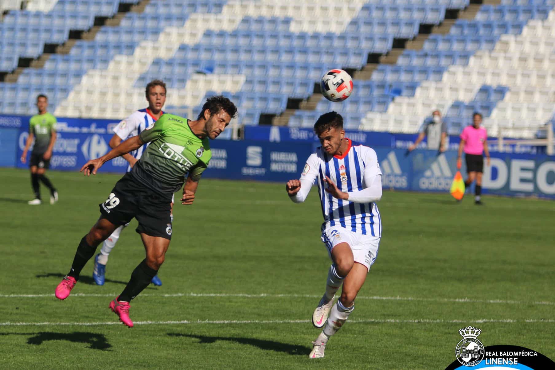 Antonio Leal en un partido con el Recre