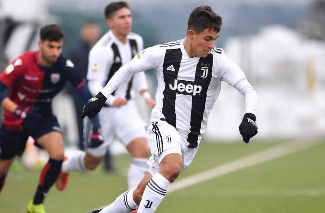 Lucas Rosa con el filial juventino