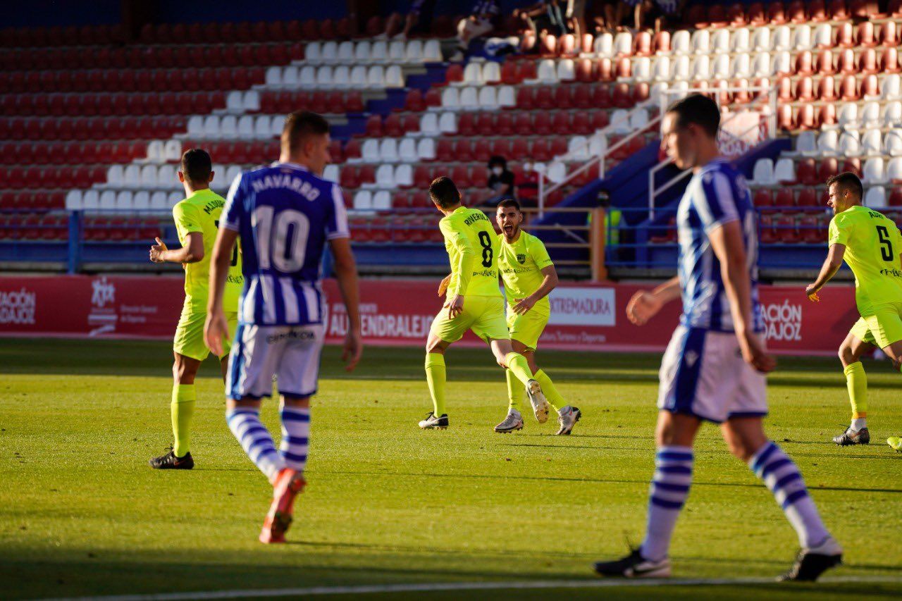 Riverola y Bover celebran un gol del Andorra