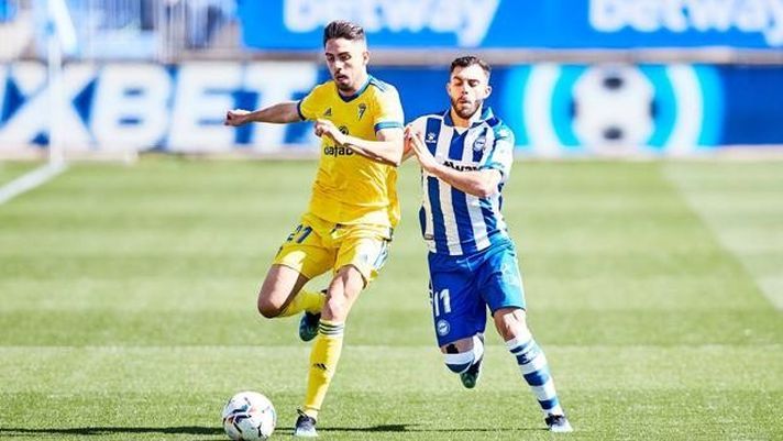 Rubén Sobrino en un partido del Cádiz frente al Alavés