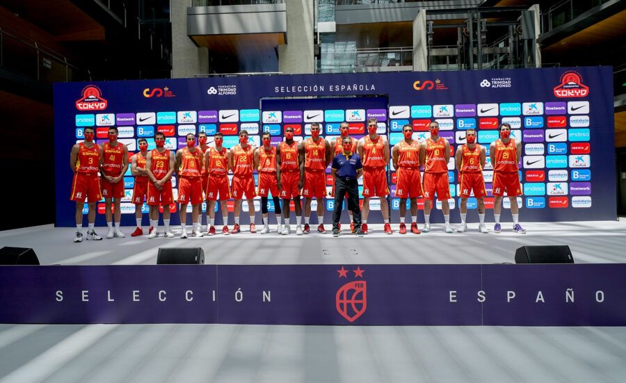 Foto oficial de España en su acto de presentación para los Juegos Olímpicos de Tokio 2021. Foto: Federación Española de Baloncesto.