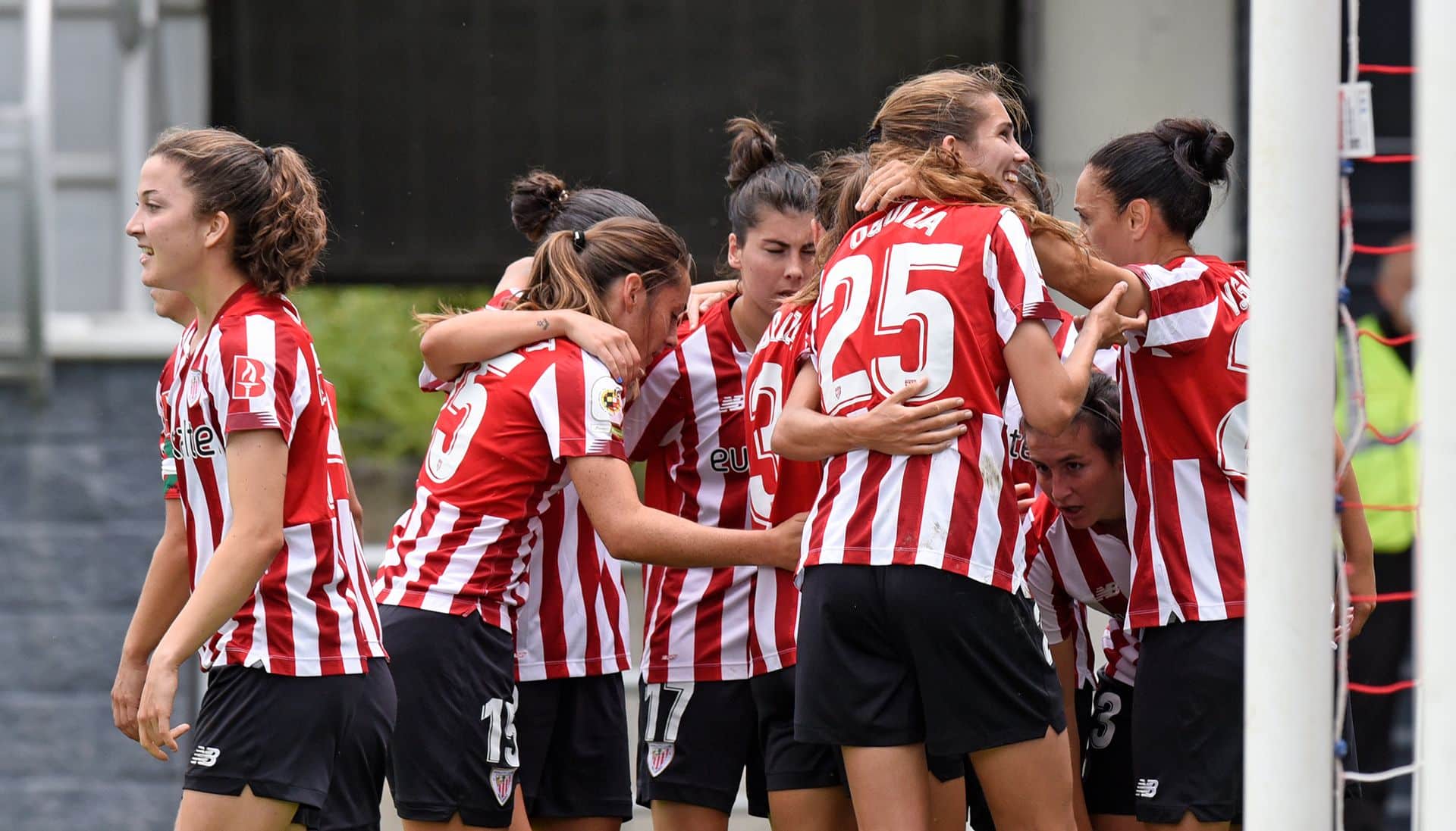 La alegría de las rojiblancas después de uno de sus goles. Fuente: Athletic Club.