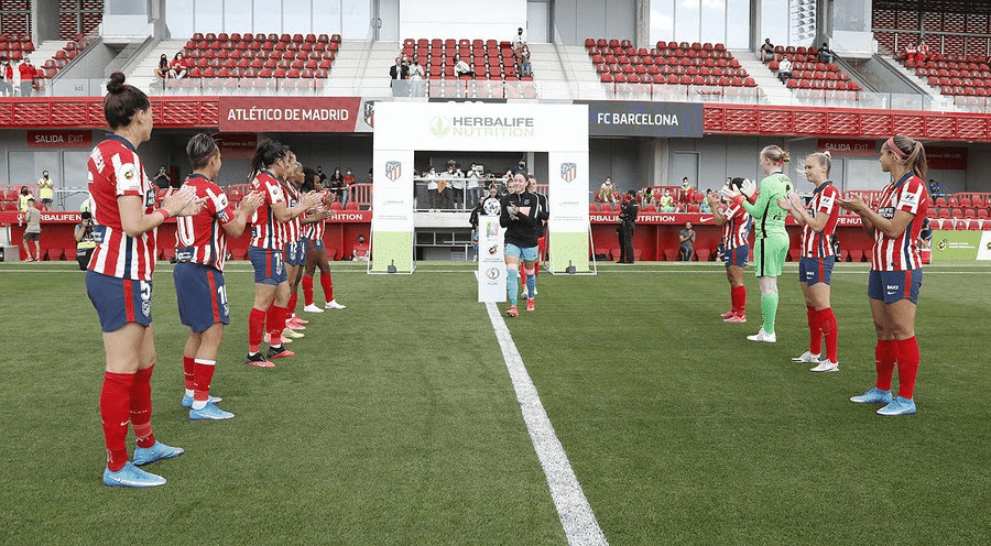 Paseillo que hizo el Atletico al Barça por su ultimo titulo conseguido