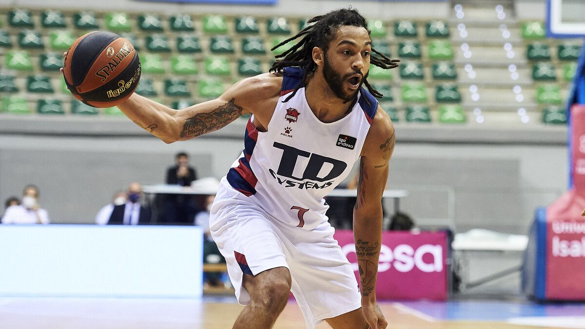 Pierriá Henry jugando un partido en Baskonia. Vía ACB