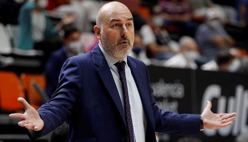 Jaume Ponsarnau durante la eliminatoria frente TD Systems Baskonia. Fuente: M.A. Polo (VBC).