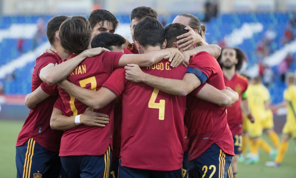 España celebra un gol ante Lituania