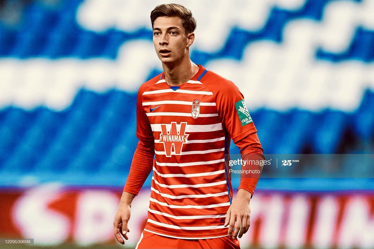 Dani Plomer con el primer equipo del Granada en el Reale Arena