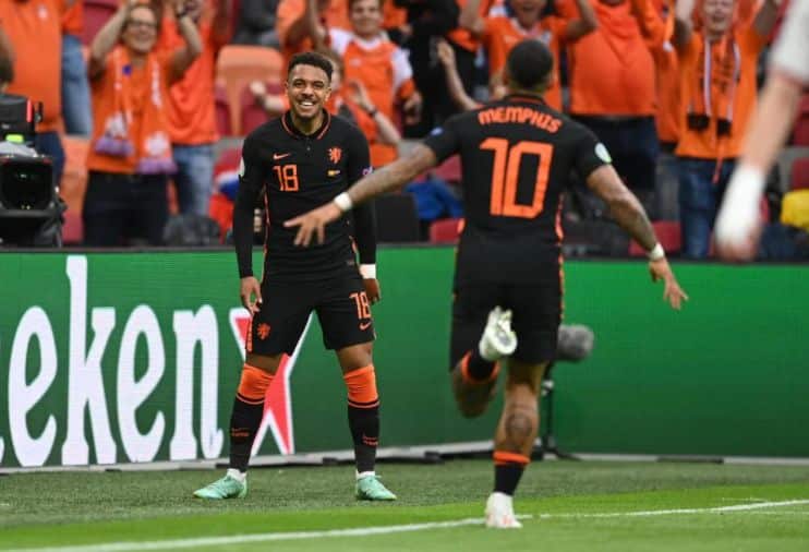 Memphis Depay celebra un gol con su selección en la Eurocopa