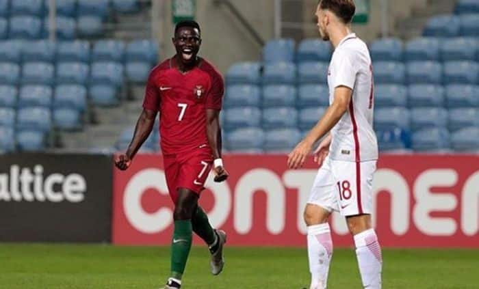 Elves Baldé en un partido con sub19 de Portugal