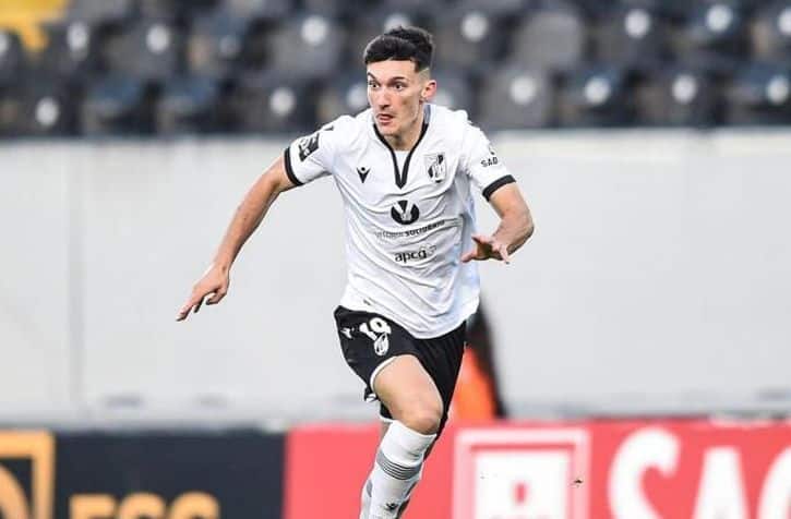 Pepelu. Vitoria Guimaraes