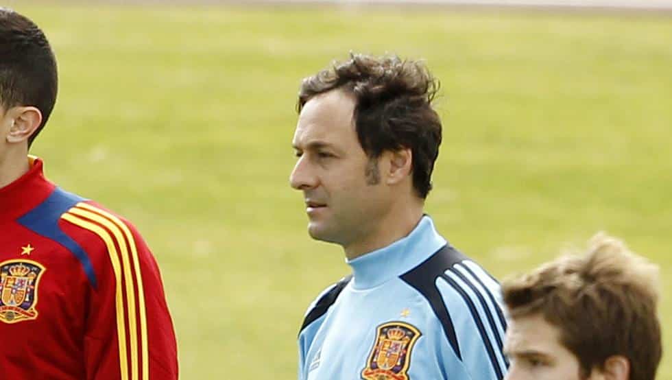 Santi Denia en un entrenamiento con la sub19