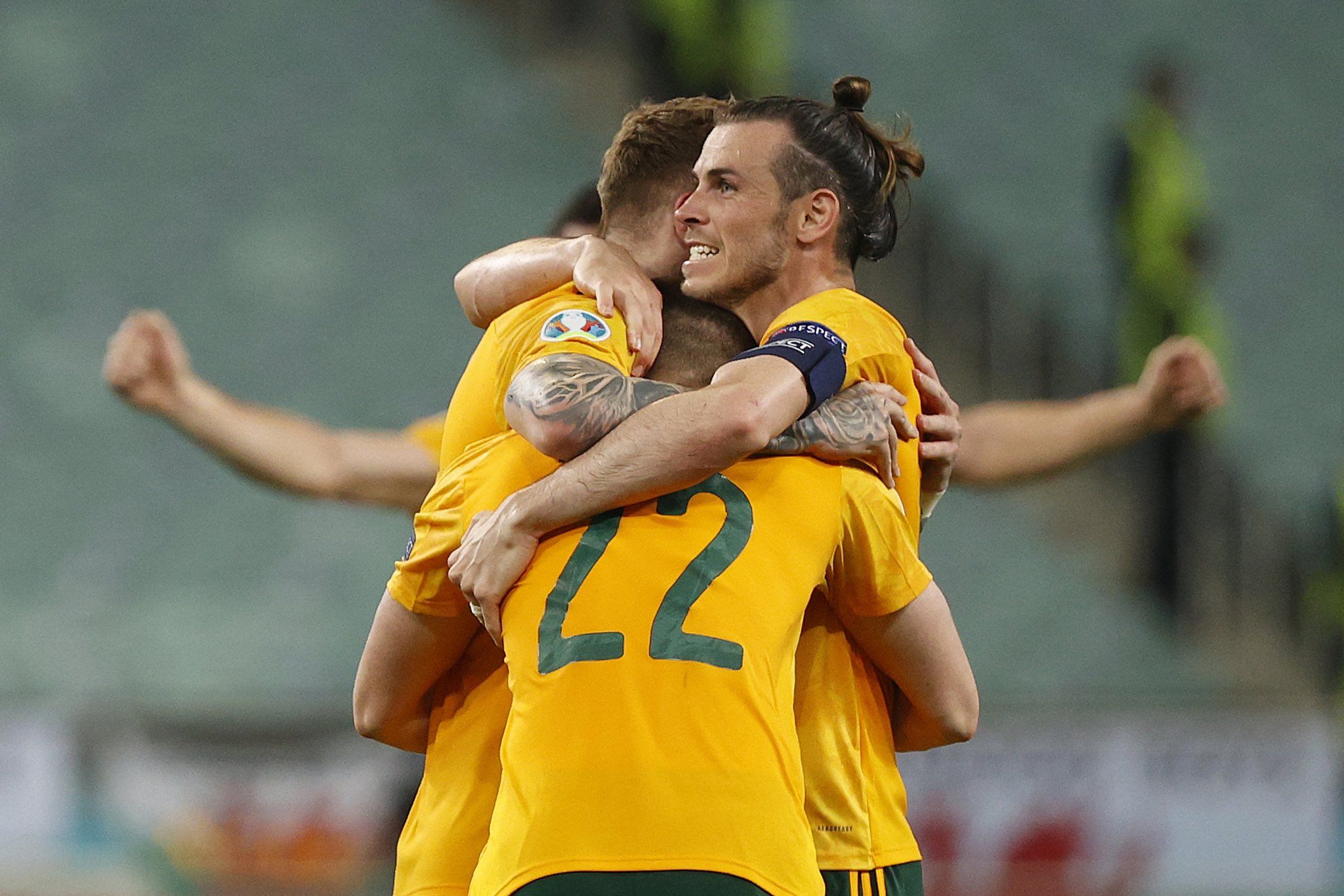 Jugadores de Gales celebran la victoria ante Turquía