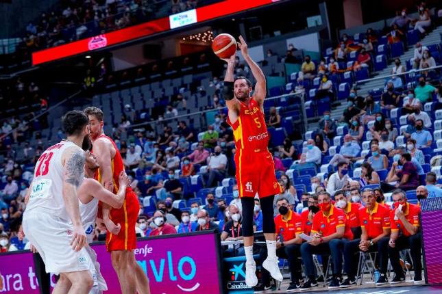 Rudy Fernández lanza a canasta en un España - Irán. Foto: Federación Española de Baloncesto.
