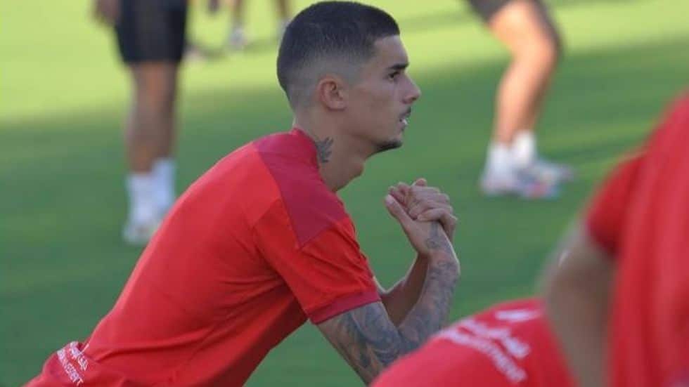 Chumi en un entrenamiento del Almería