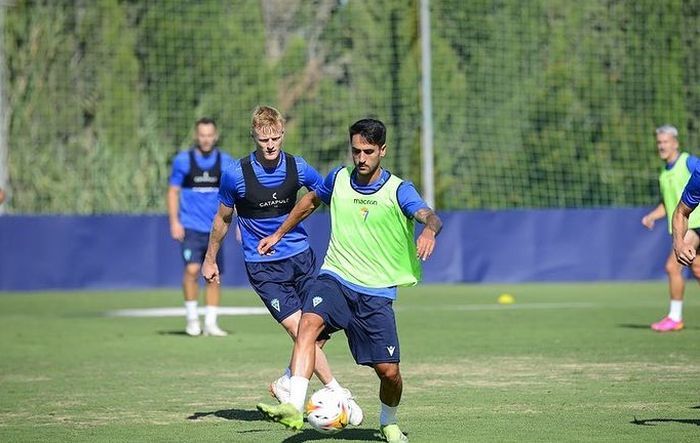 Iván Chapela entrenando con el primer equipo cadista