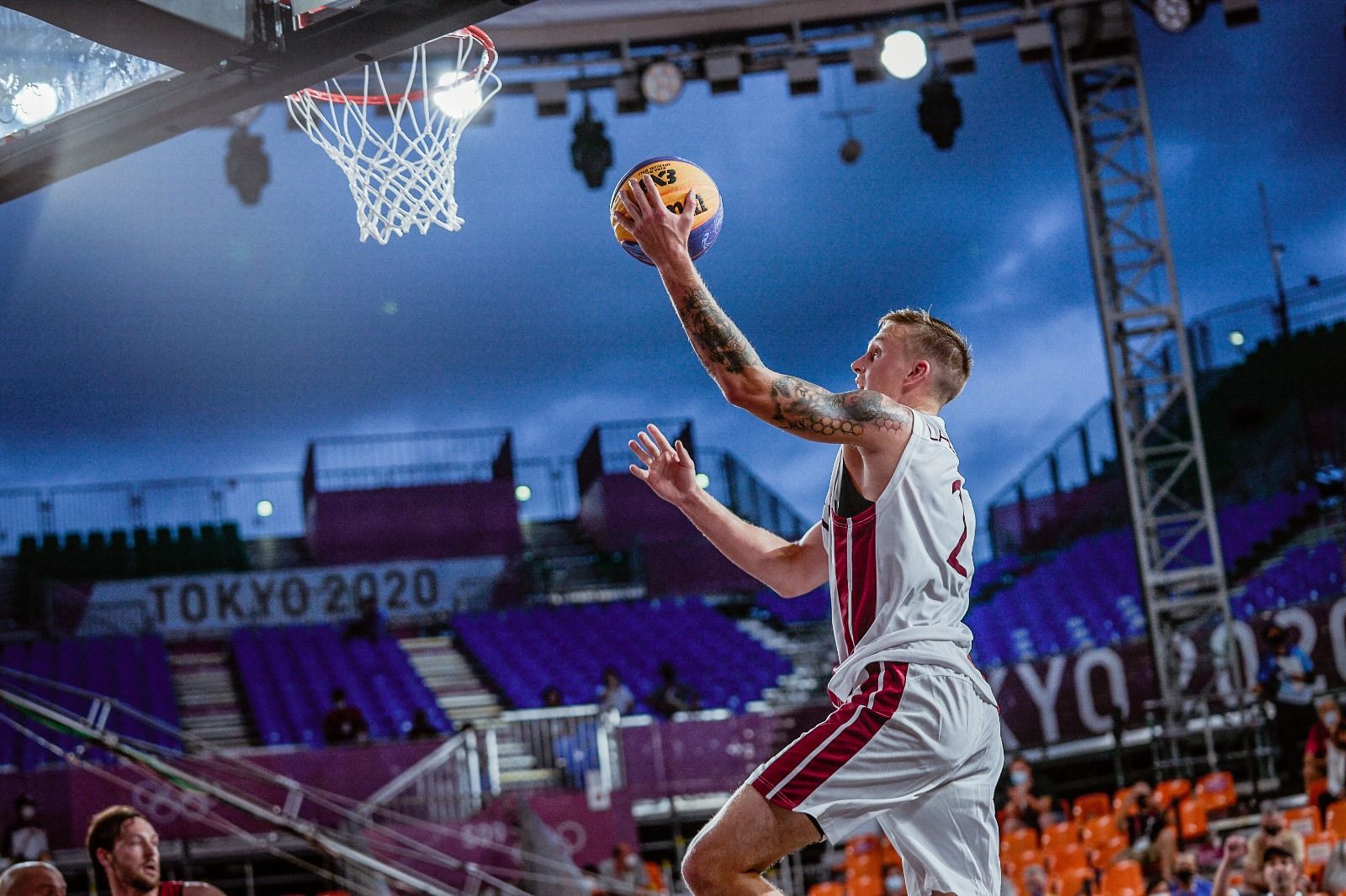 Karlis Lasmanis intenta una canasta. Foto: @ FIBA3x3