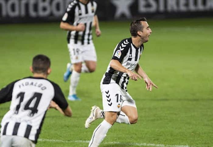 Rubén Díez celebra un gol con el Castellón