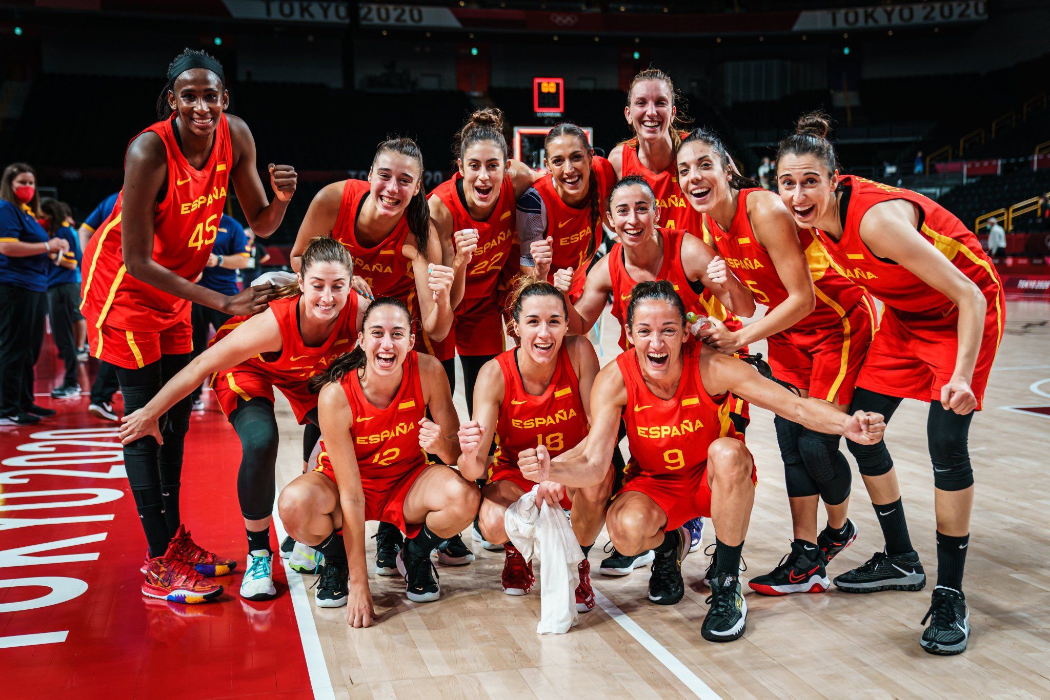 La #SelFEM celebrando la victoria