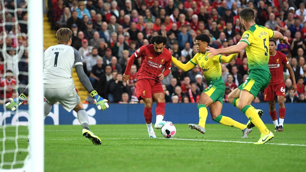 Salah disparando a puerta en el estreno de la temporada 19/20, también ante el Norwich. Fuente: EuroSport.