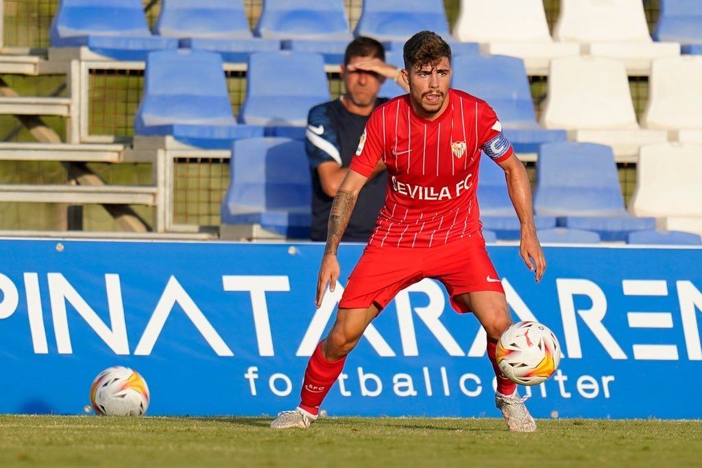 Alex Pozo, un lateral joven y versátil E6ha4GOWYAkjO7n