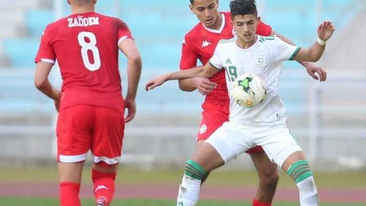 Mohamed El Bachir Belloumi en un partido con la selección argelina sub19
