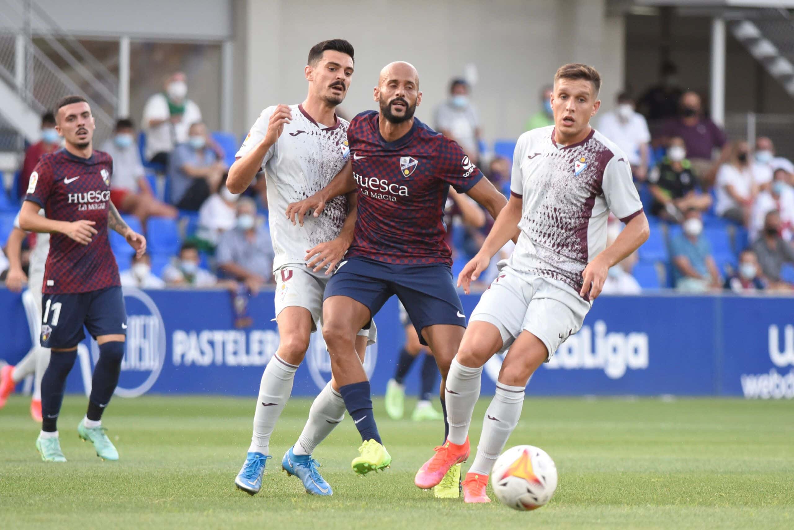 El Huesca primer líder a costa de un Eibar irreconocible 