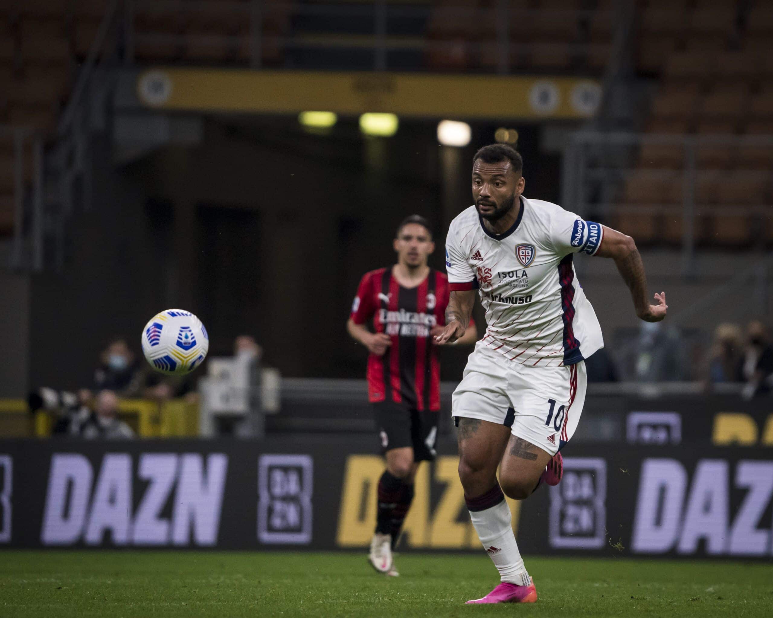 El delantero brasileño ha pasado por clubes como Palermo, Peñarol y Santos. Fuente: Cagliari.