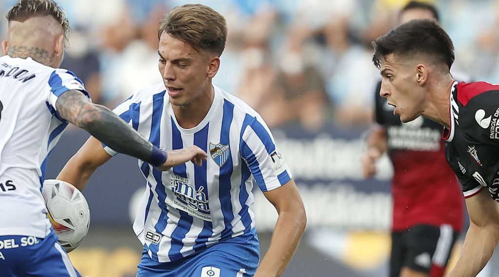 Paulino de la Fuente en un partido entre el Málaga y el CD Mirandés