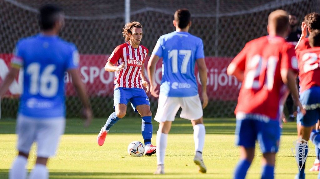 Pelayo Suárez en un partido con el filial