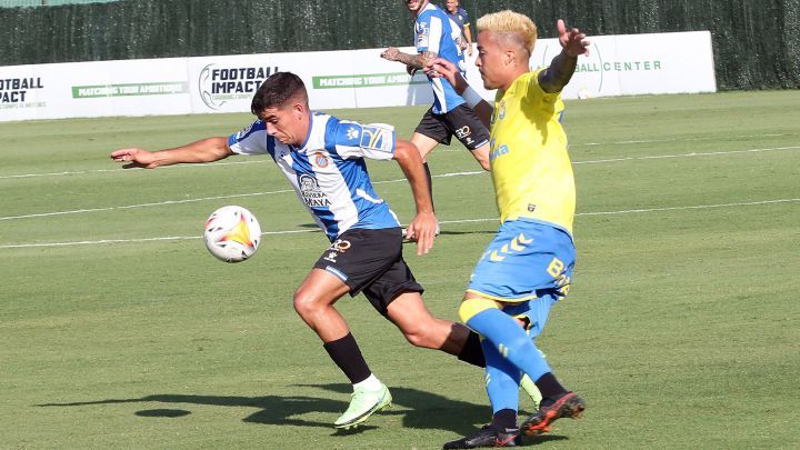 Víctor Gómez (Espanyol) y Peñaranda (UD Las Palmas)